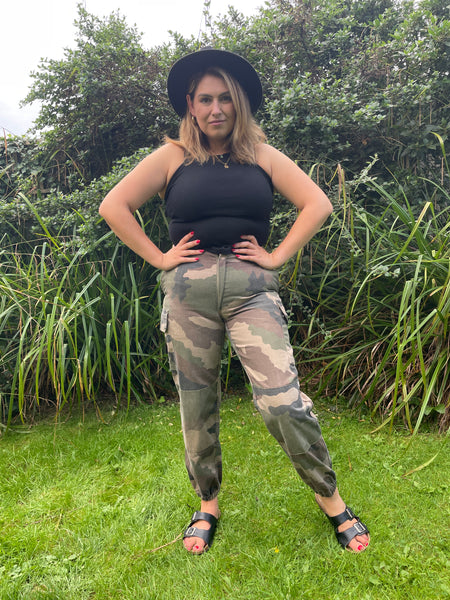 00s Cropped Camo Cargo Trousers. UK 10-14.