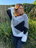 1980s  Monochrome Textured Longline Jumper. UK 16-24.